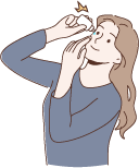 目薬を差している女性